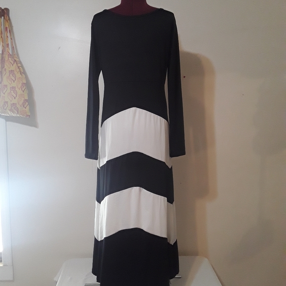 Black White Color Block Long Sleeve Maxi Dress - Picture 2 of 8